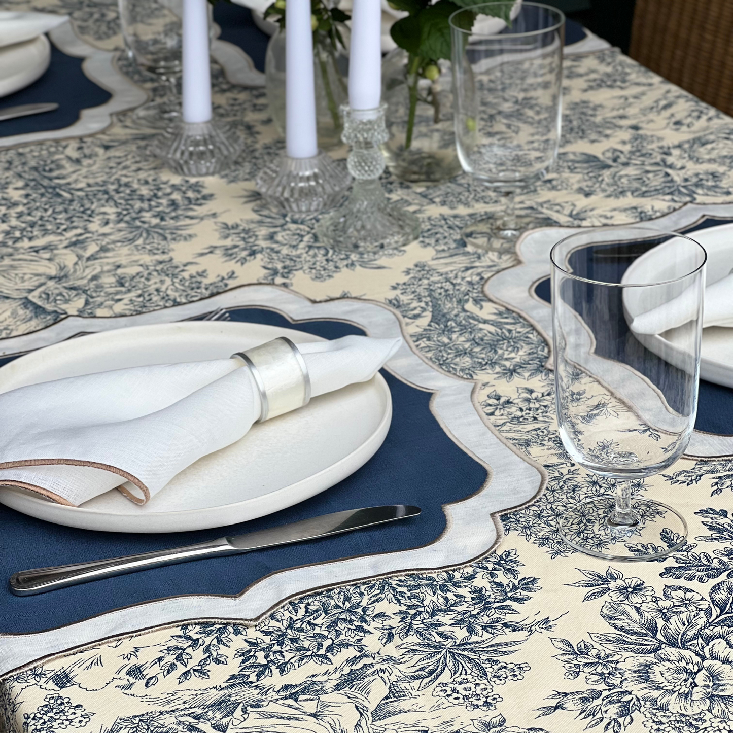 Toalha de Mesa Toile de Jouy Marinho