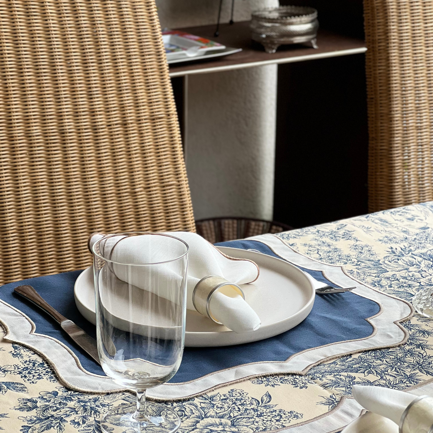 Toalha de Mesa Toile de Jouy Marinho